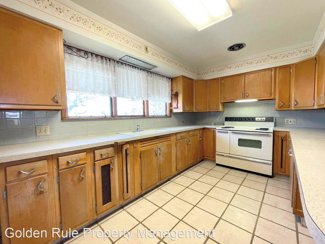 1001 S Main St - Photo 3 of 26