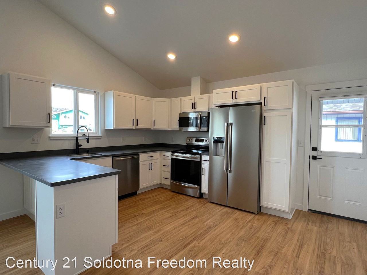 W Rockwell Ave - Photo 2 of 11