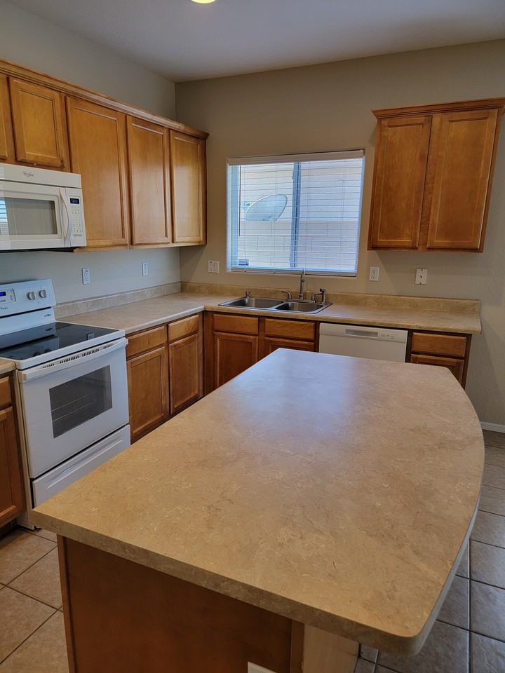 11830 W Washington St - Photo 5 of 24