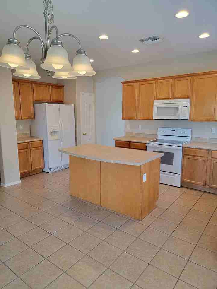 11830 W Washington St - Photo 6 of 24