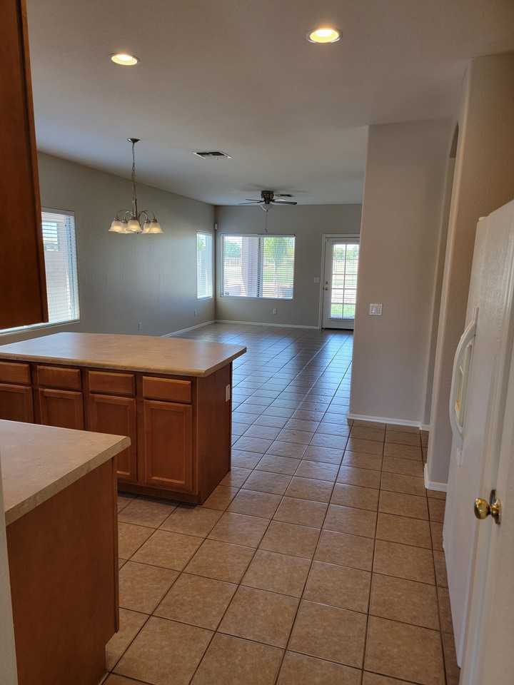 11830 W Washington St - Photo 7 of 24