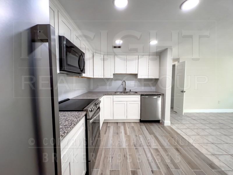 592 American Legion Hwy #3A - Photo 4 of 20