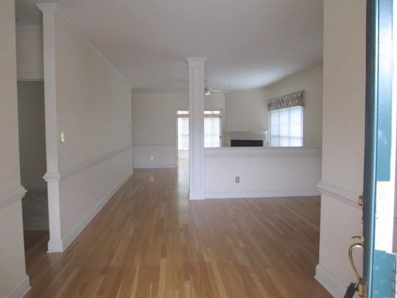 105 Pinehurst Dr - Photo 2 of 18