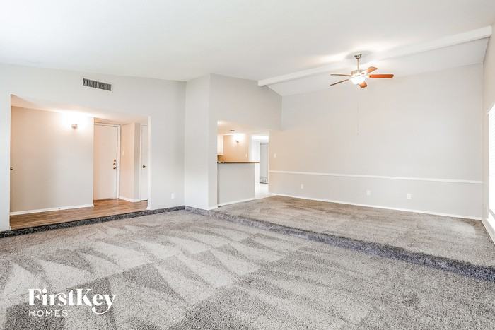 16939 Macleish Dr - Photo 3 of 15