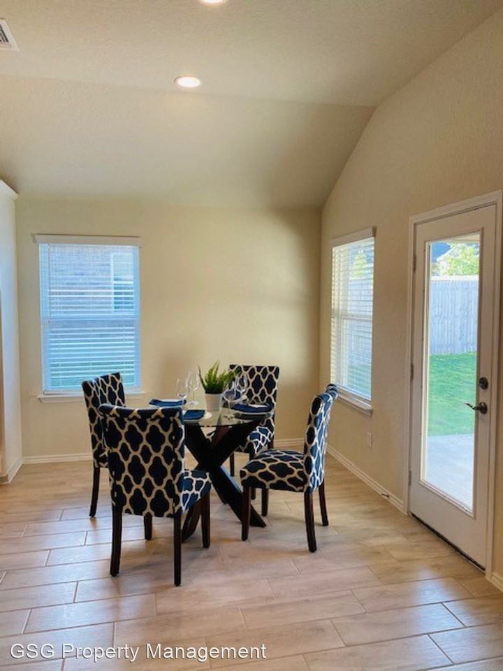 7639 Cottonwood Rdg - Photo 2 of 12
