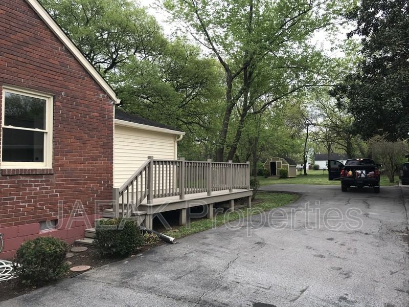 2540 Stinson Rd - Photo 2 of 28