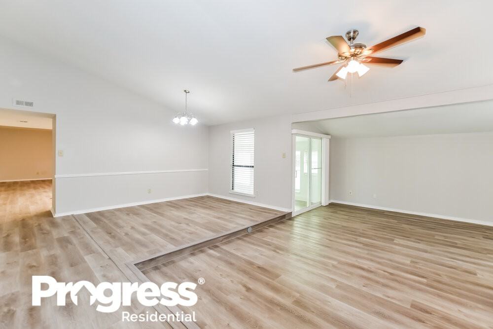 2942 San Diego Dr - Photo 3 of 16