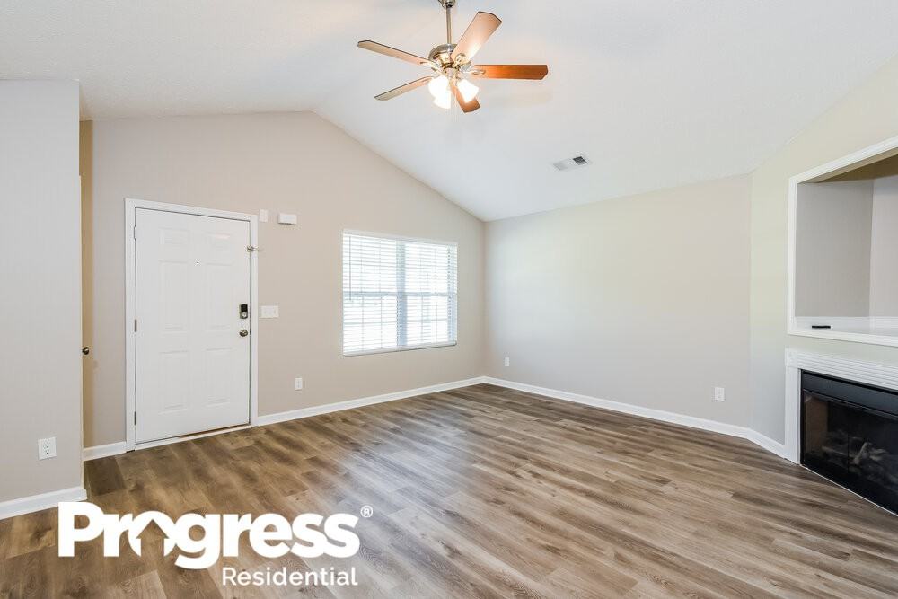 1044 Navaho Trl - Photo 3 of 16