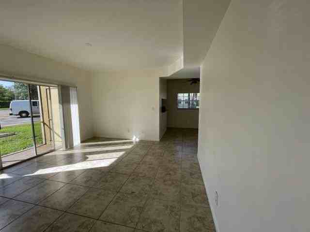 880 Cypress Park Way - Photo 3 of 7