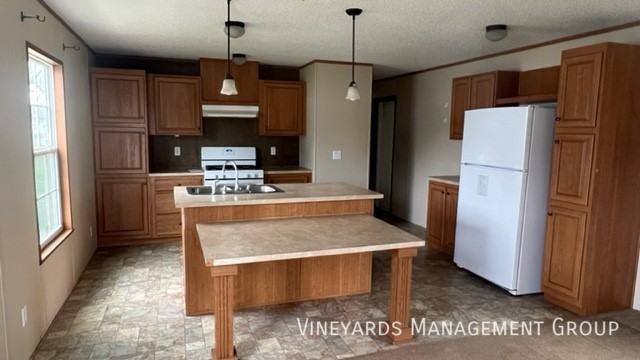 610 Carriage Lane Est #610 - Photo 3 of 9