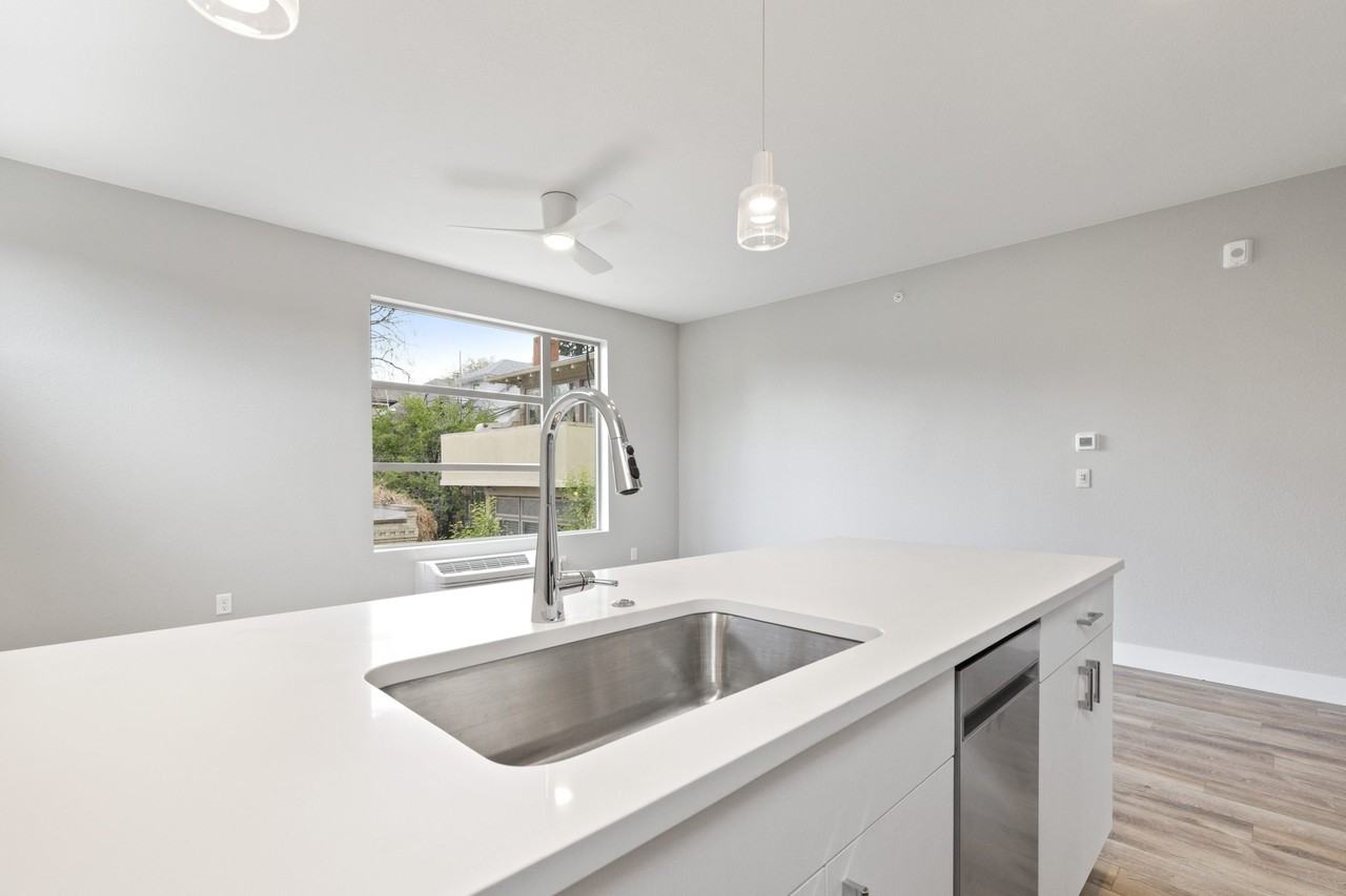 Mullen Flats Apartments - 854 N Emerson St Denver CO | Zumper