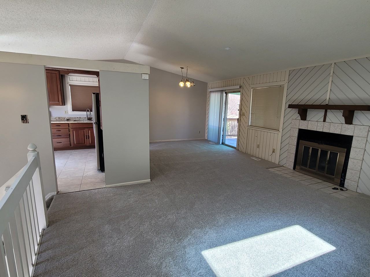 1396 Valkenburg Dr - Photo 2 of 10