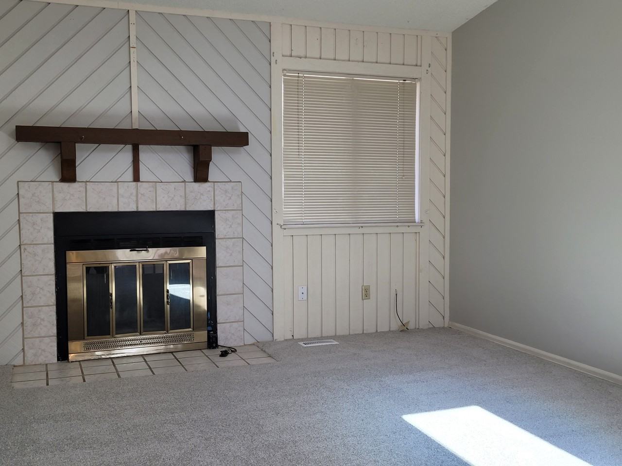 1396 Valkenburg Dr - Photo 3 of 10