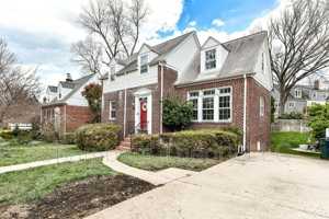 featured image of 2705 Russell Rd