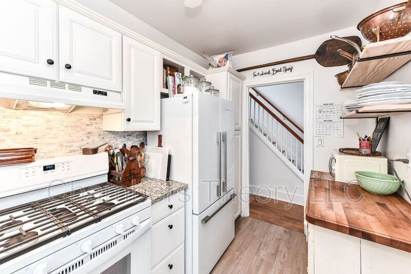 2705 Russell Rd - Photo 3 of 29