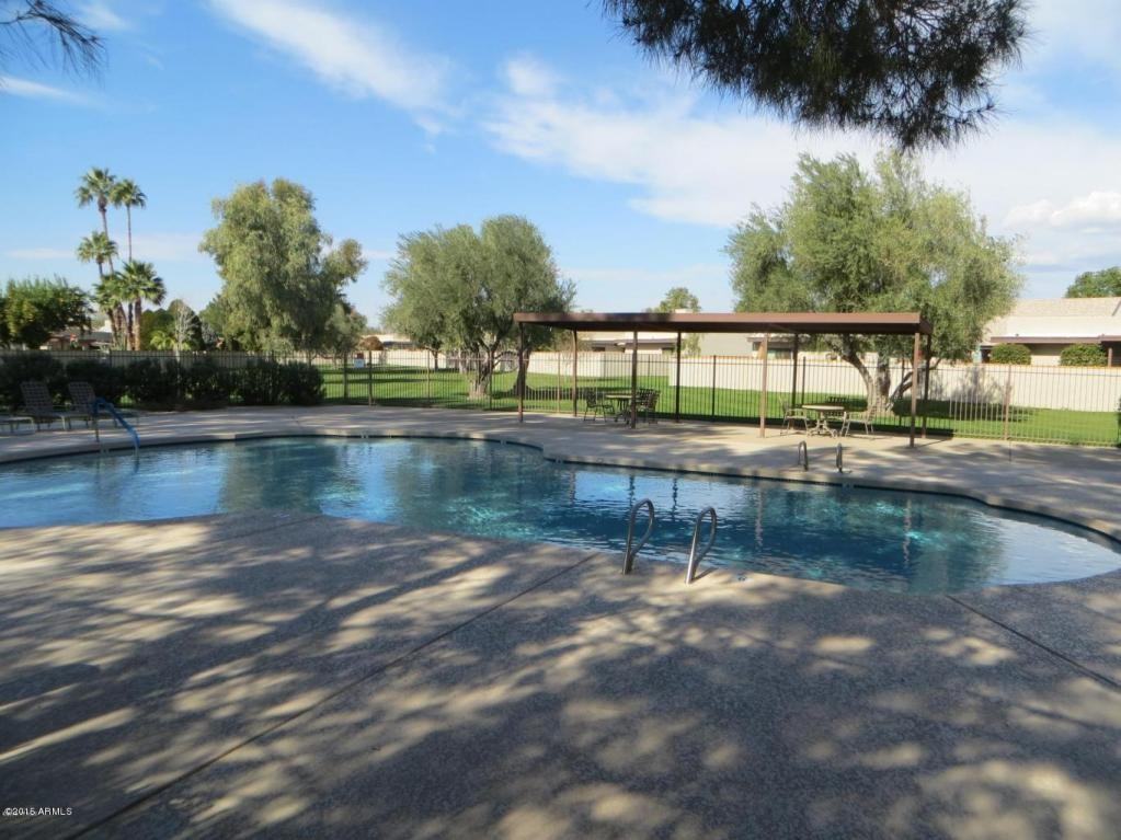 9423 E Laurel Ln - Photo 2 of 10