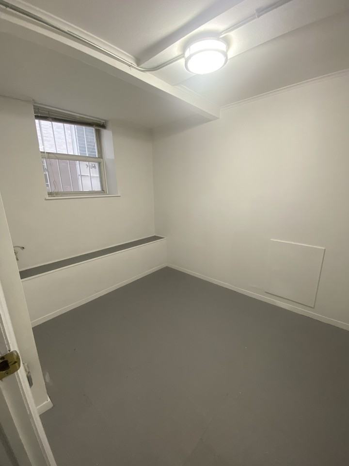 2284 West Street walk in - Photo 2 of 9