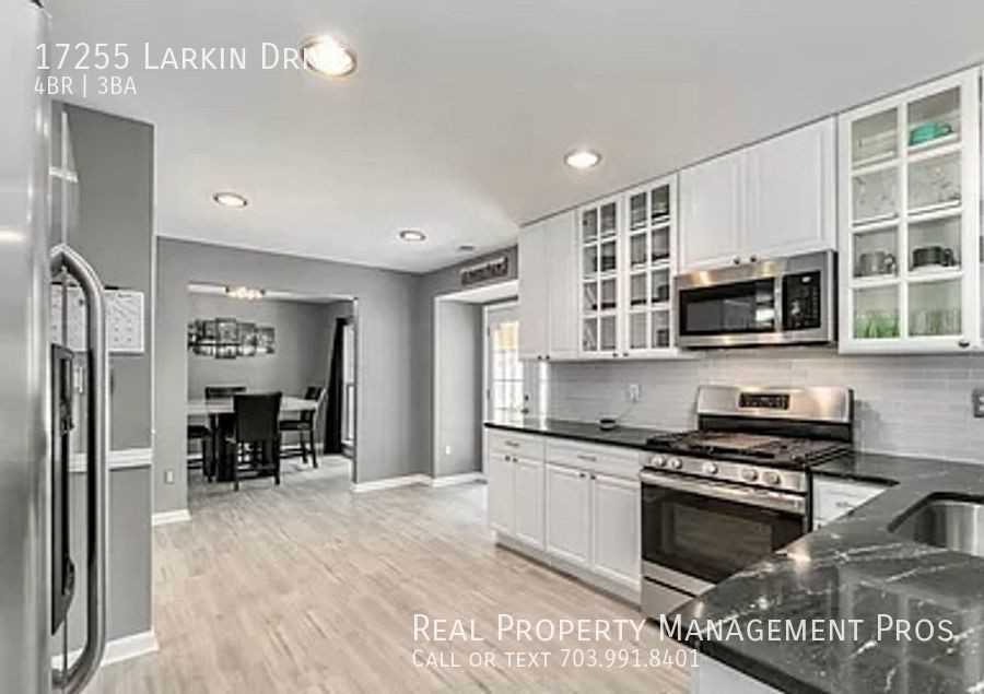 17255 Larkin Dr - Photo 2 of 21