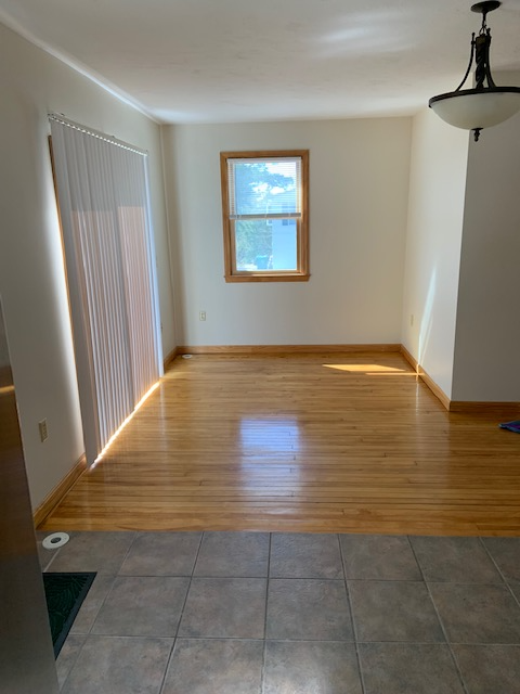 49 Beacon St - Photo 3 of 12