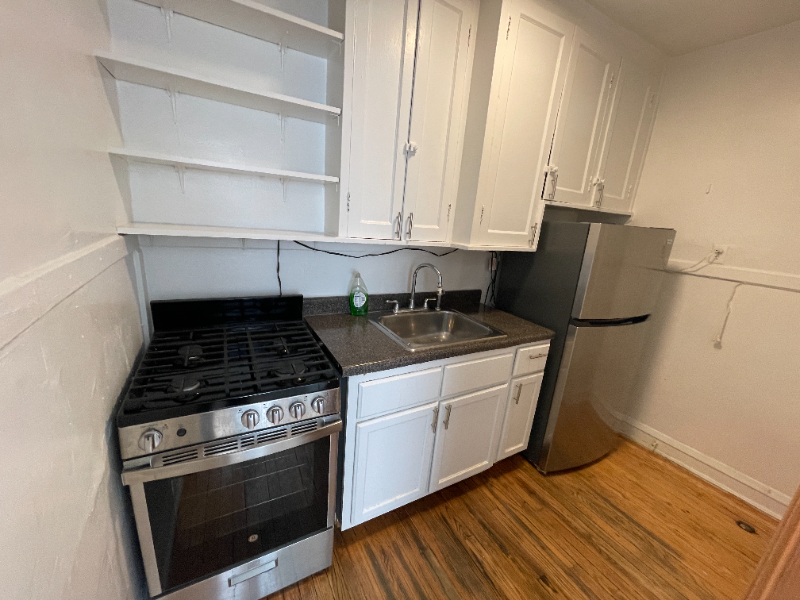 915 W Oakdale Ave #H2 - Photo 2 of 7