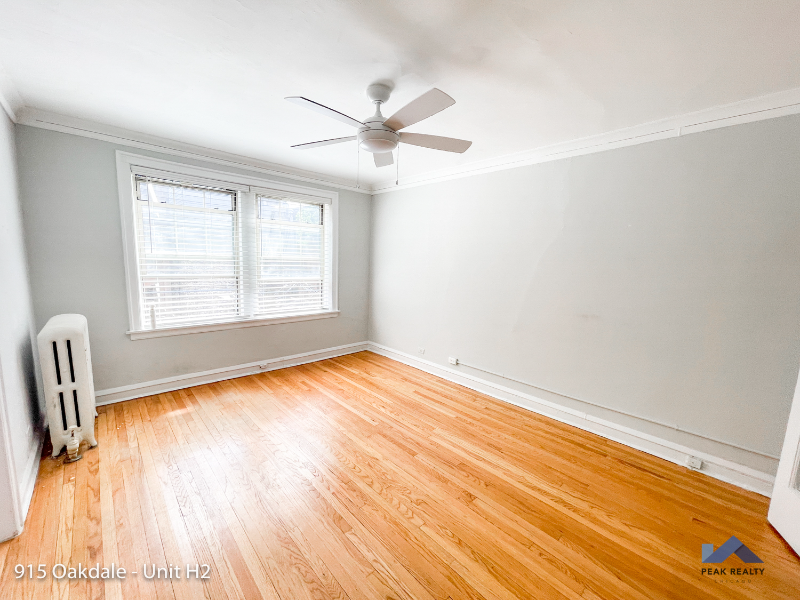 915 W Oakdale Ave #H2 - Photo 3 of 7