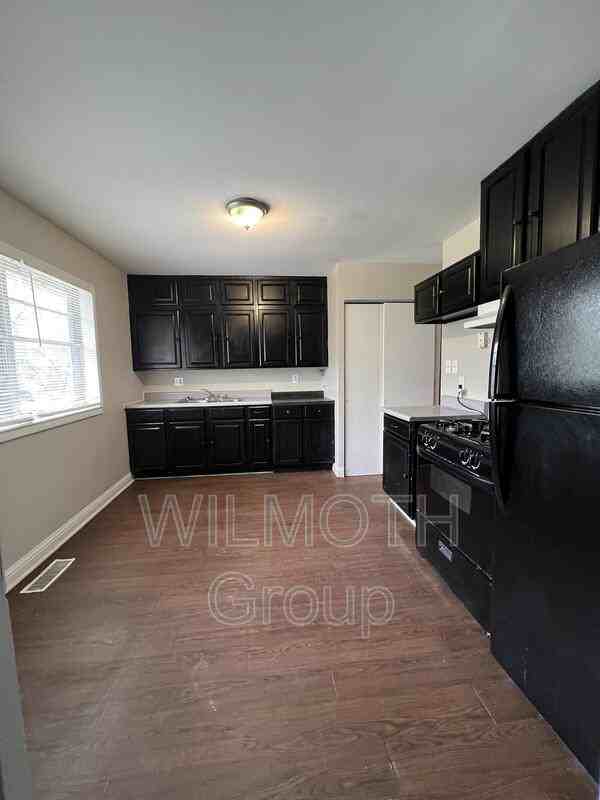 9425 Rochelle Dr - Photo 2 of 7