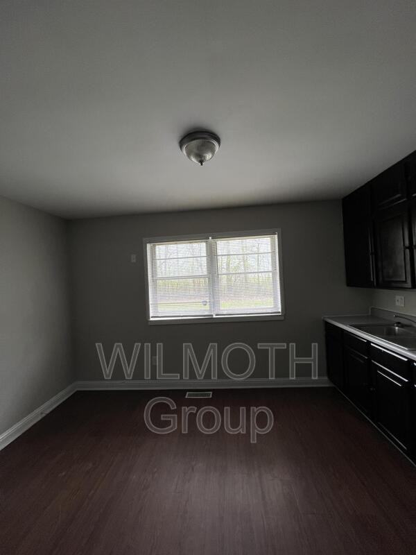 9425 Rochelle Dr - Photo 3 of 7