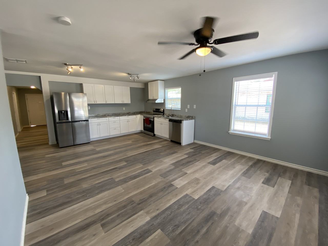 520 Avenue J - Photo 2 of 5