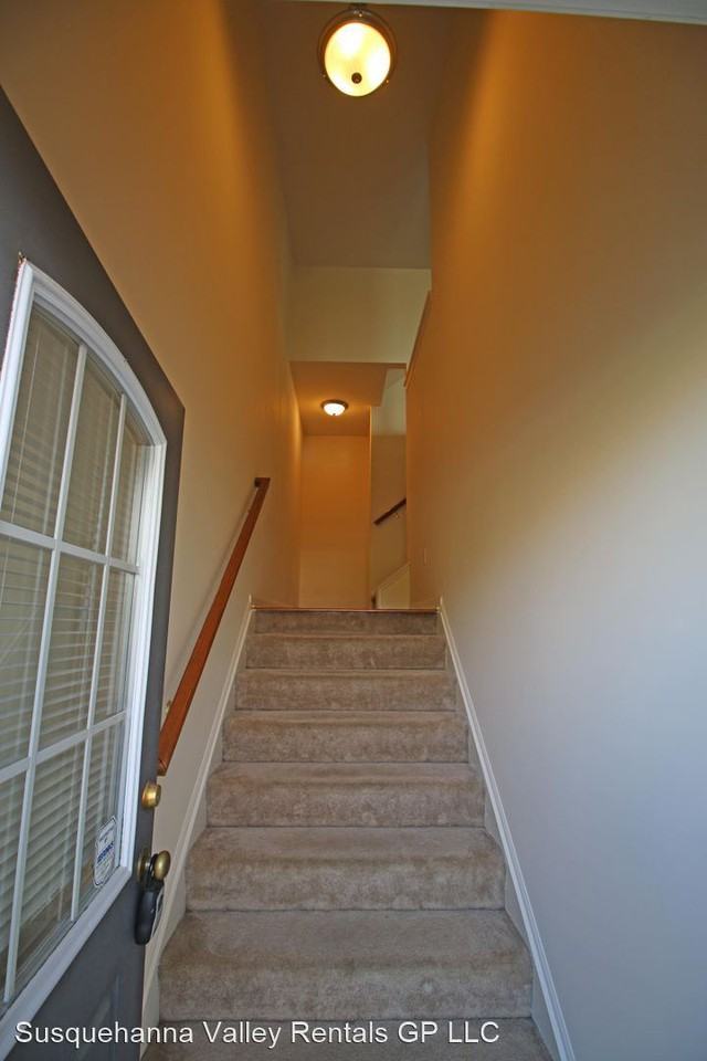 305 Mercury Dr - Photo 2 of 32