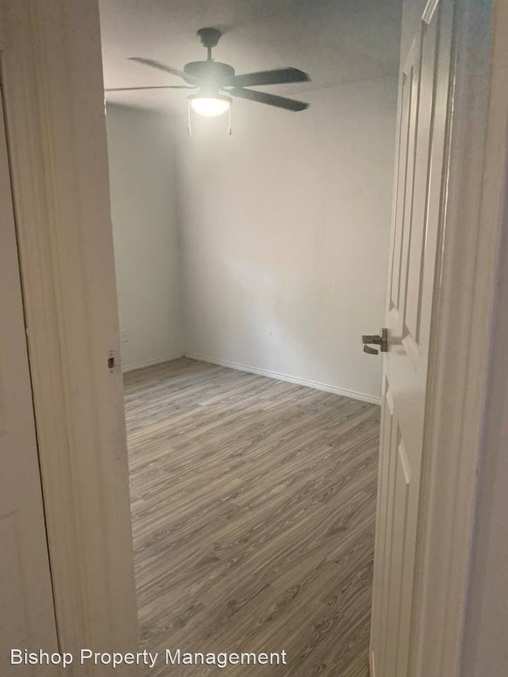 740 Edgemont - Photo 3 of 6