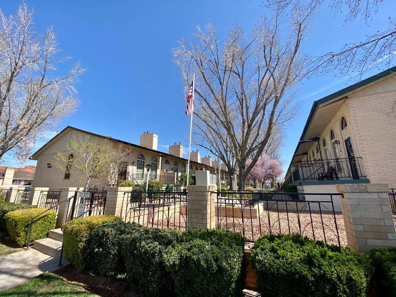 325 S 200 E - Photo 2 of 19