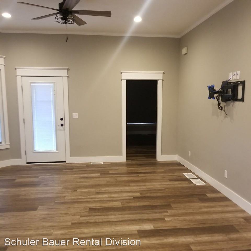 330 W Maple St - Photo 2 of 15