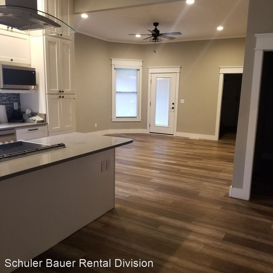 330 W Maple St - Photo 3 of 15