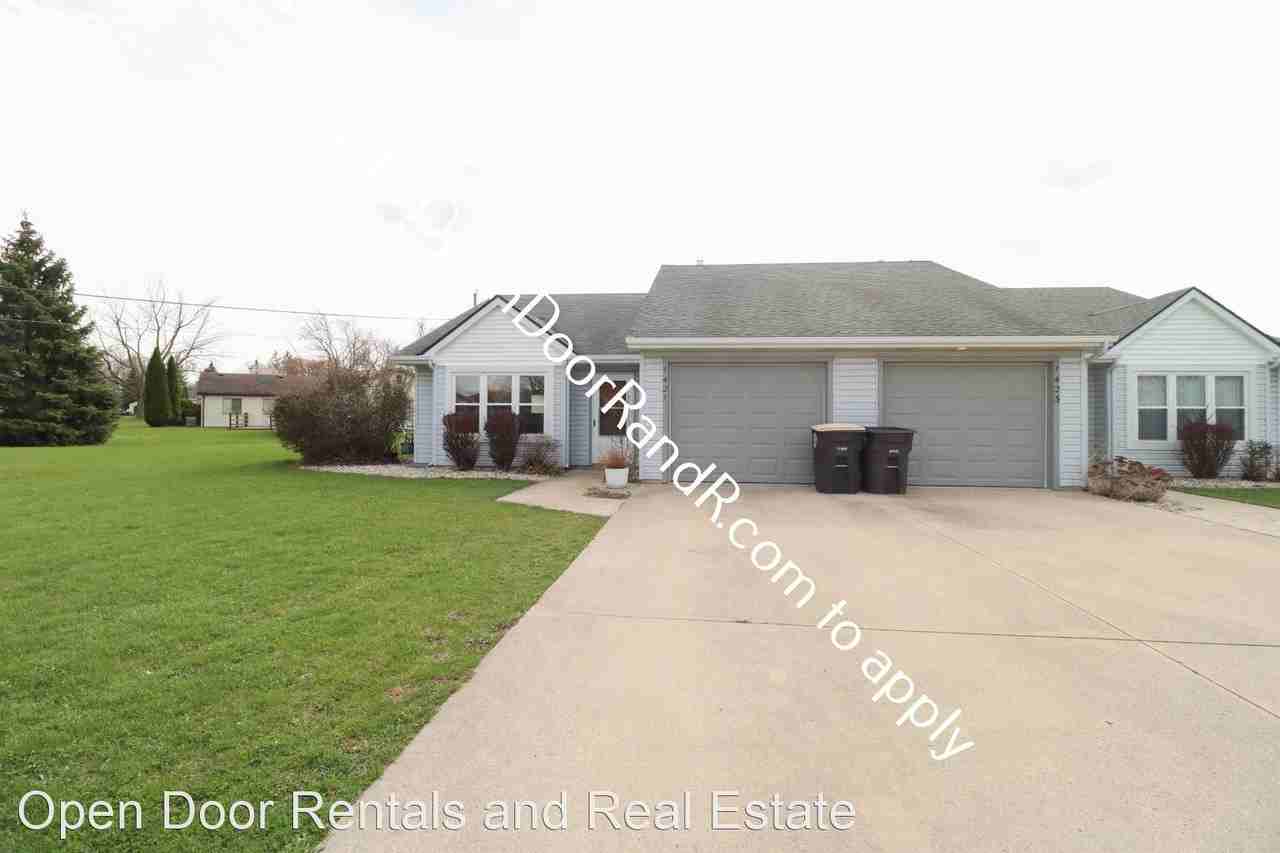 1421/1423 Fieldstone Dr - Photo 2 of 12