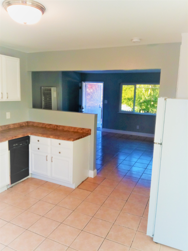 1050 Grand Ave #D - Photo 2 of 10