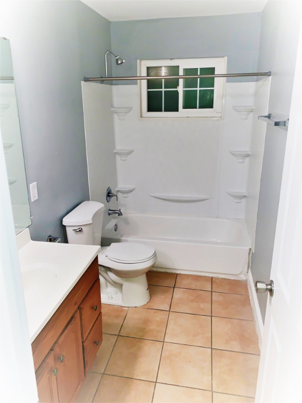 1050 Grand Ave #D - Photo 3 of 10