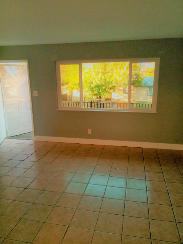 1050 Grand Ave #D - Photo 4 of 10