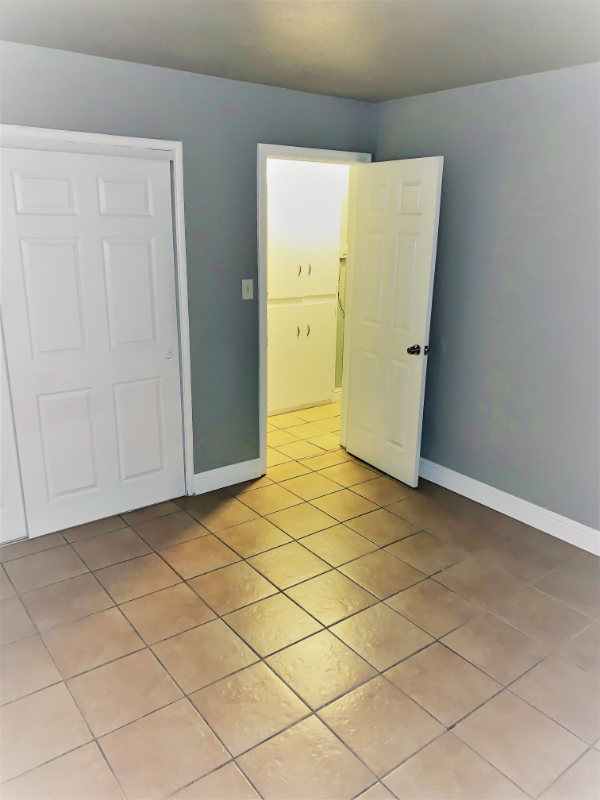 1050 Grand Ave #D - Photo 5 of 10