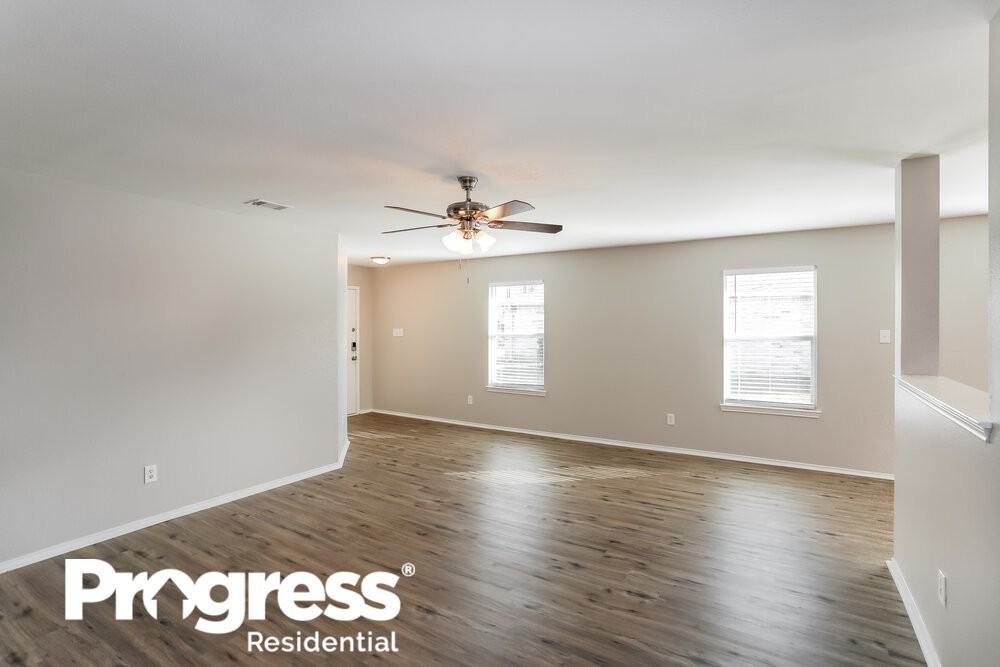 1203 Krista Dr - Photo 3 of 16