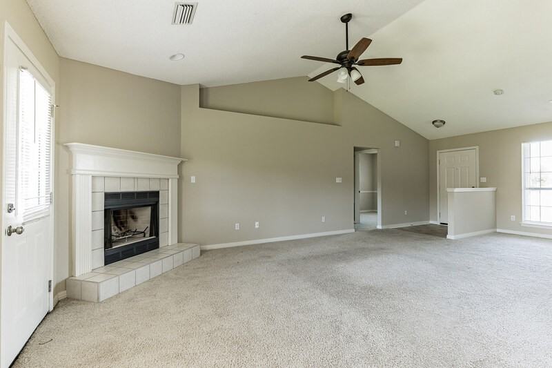 16765 Heartland Cir - Photo 3 of 13