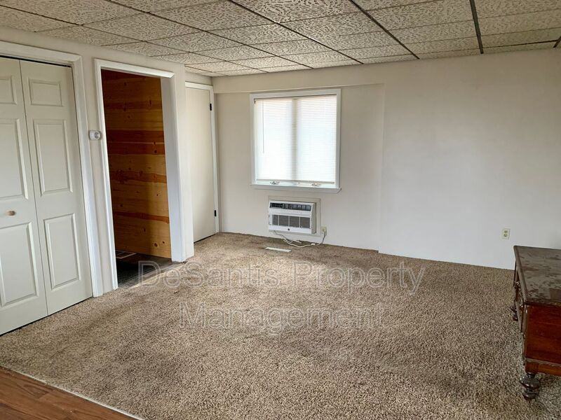 601 Lunar Ln - Photo 3 of 19