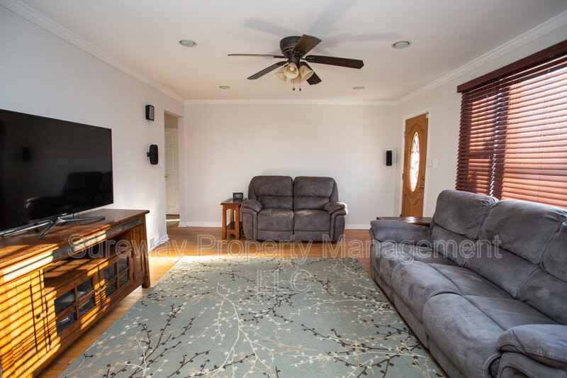 112 W Taunton Ave - Photo 3 of 28