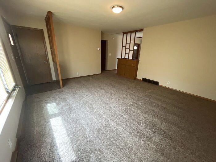 6928 W Marion St - Photo 3 of 15