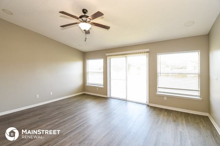 10049 Colonial Creek Ln - Photo 3 of 16