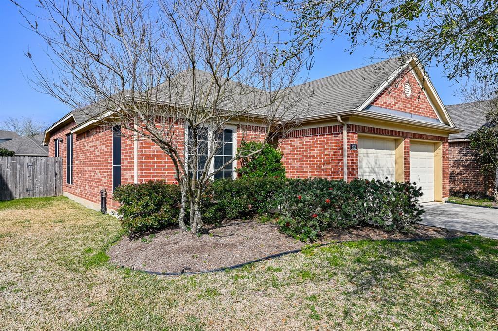 2106 Castle Gardens Ln #1 - Photo 3 of 32