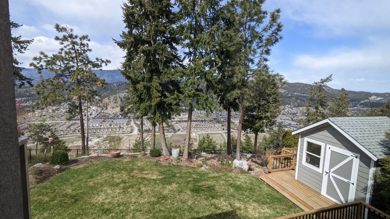 2477 Selkirk Dr #1 - Photo 3 of 25