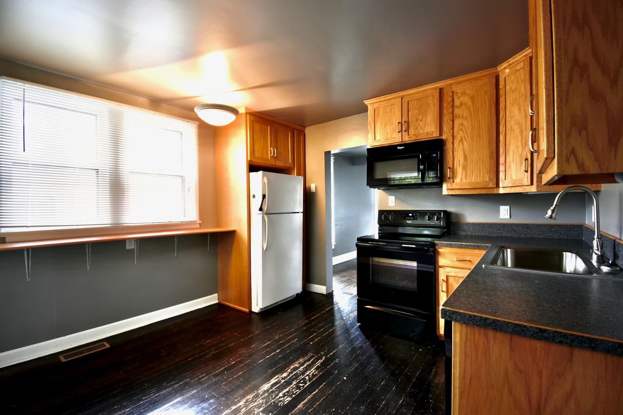 1309 6th Ave S #1 - Photo 3 of 12