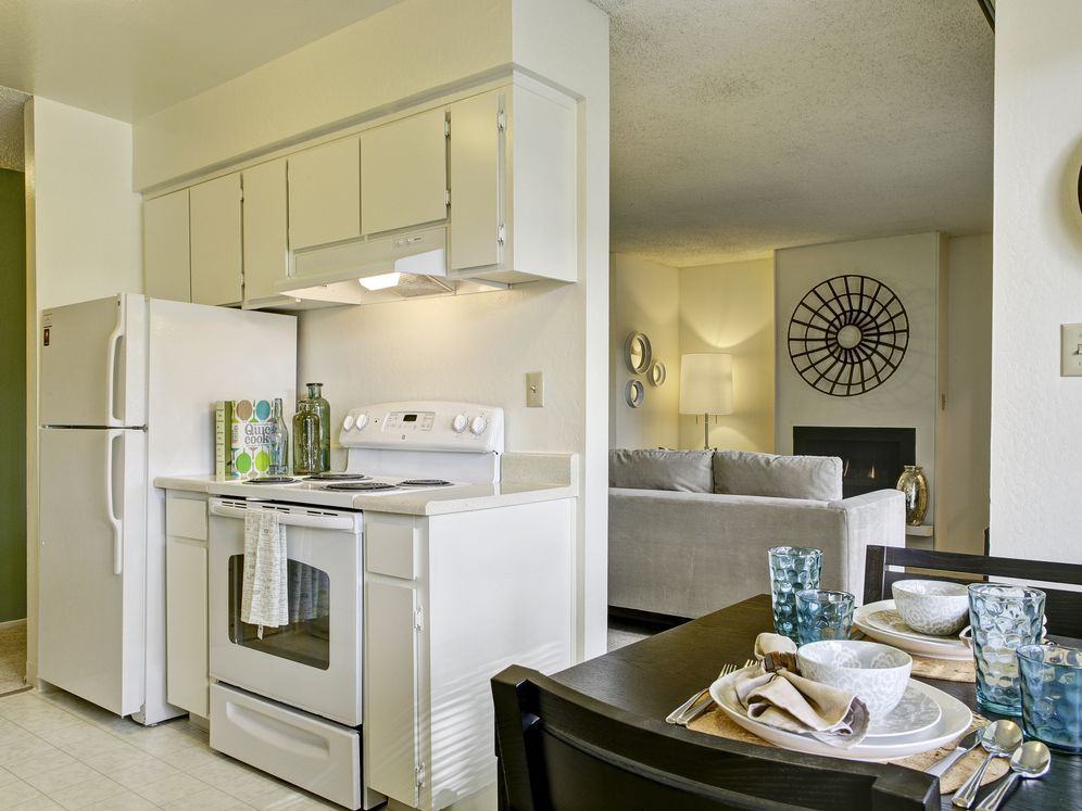 eaves Union City - Photo 2 of 29