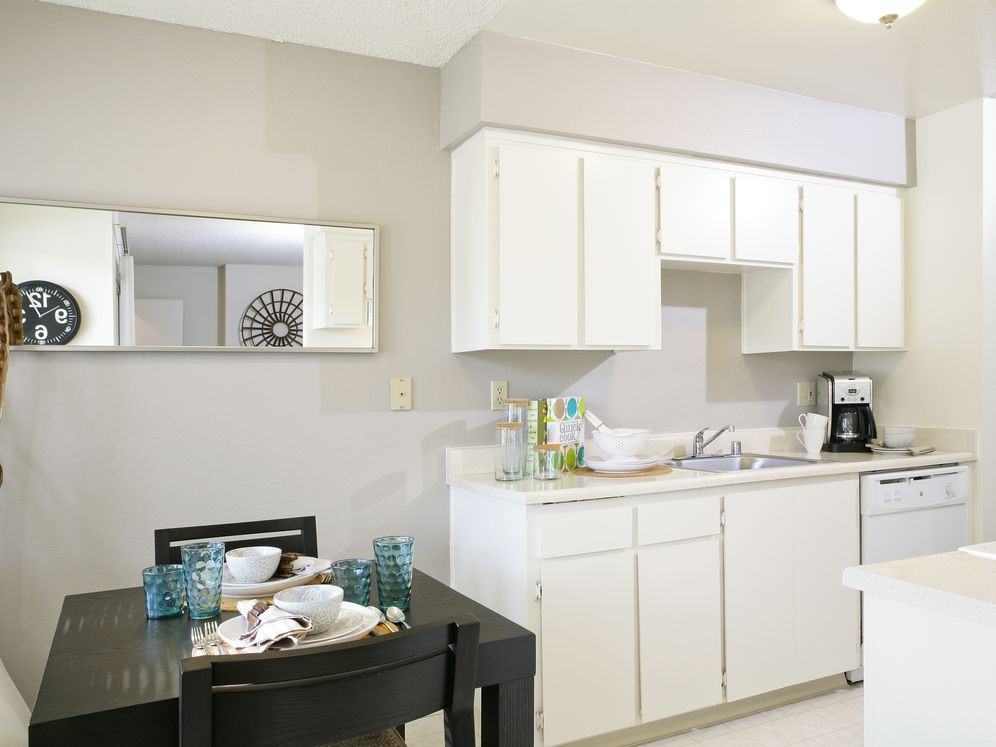 eaves Union City - Photo 3 of 29