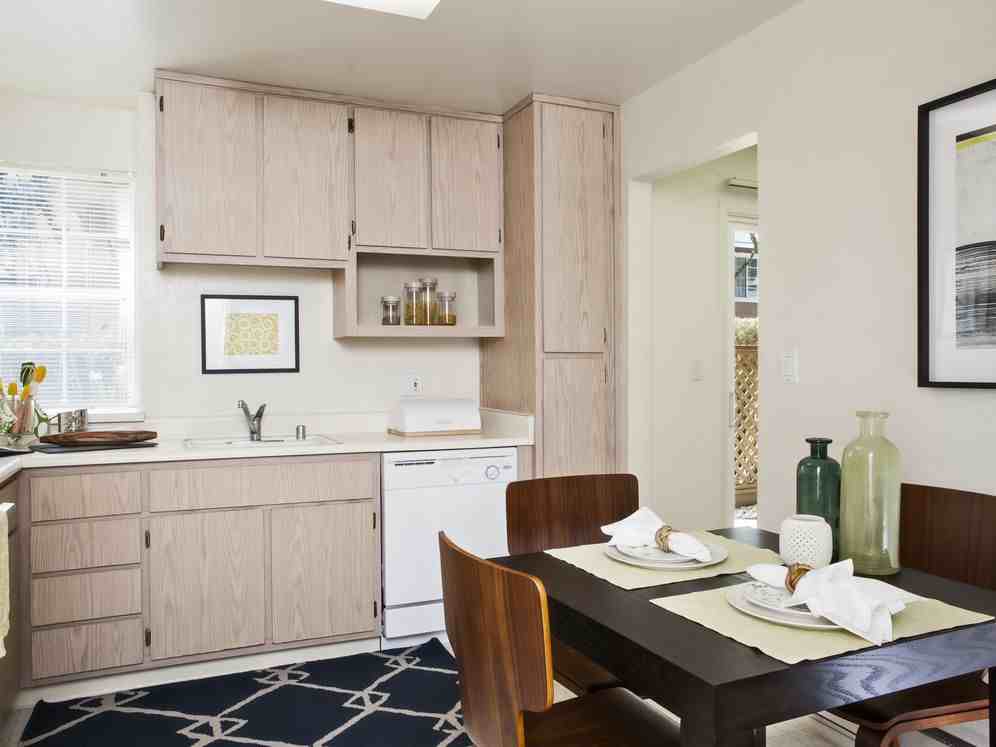 eaves Pacifica - Photo 2 of 21